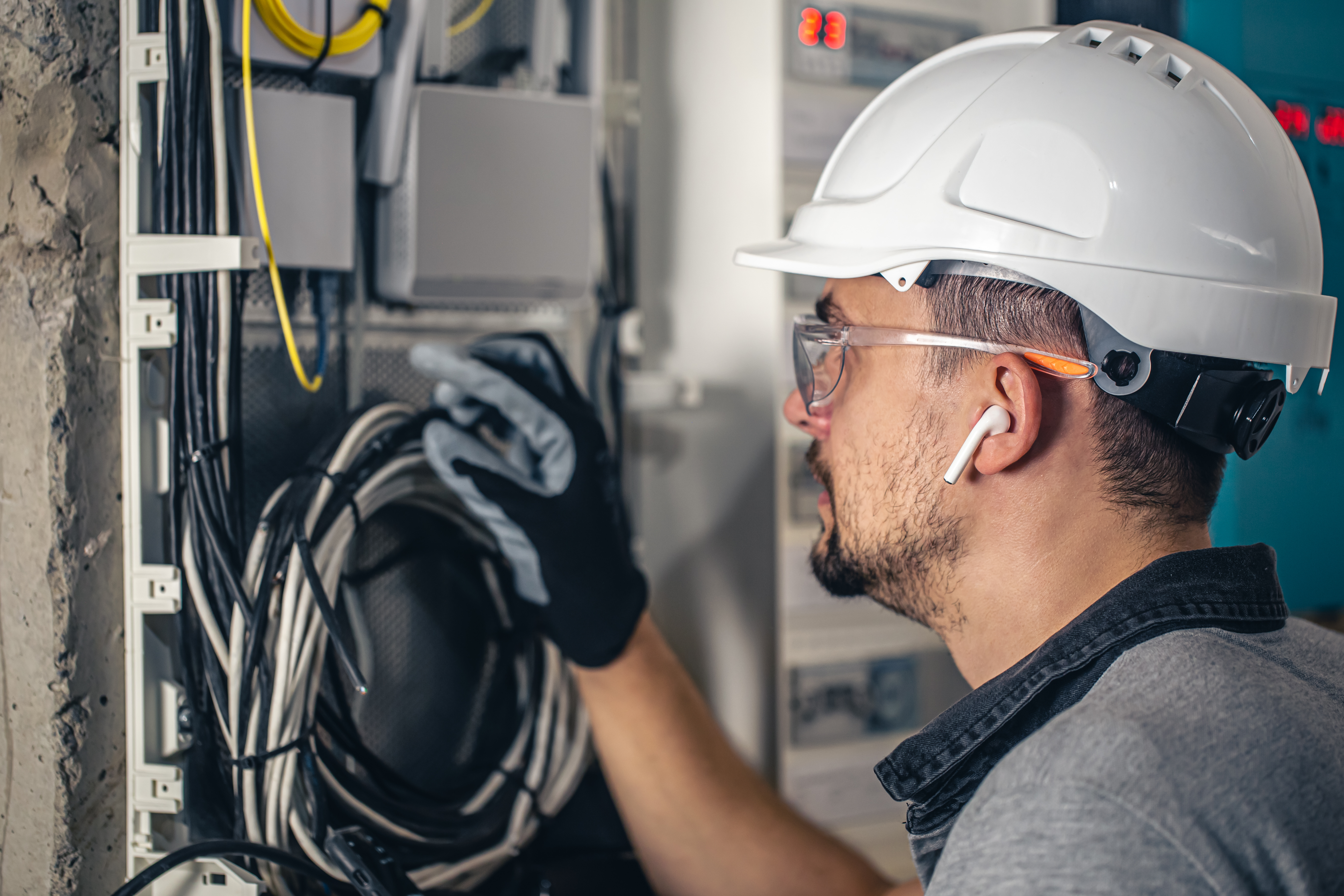 Commercial electrical maintenance